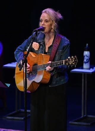 Mary Chapin Carpenter Performs Shawn Colvin Editorial Stock Photo