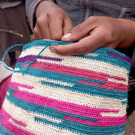 El bolso shigra parte de la tradición de Ecuador PIMKAY