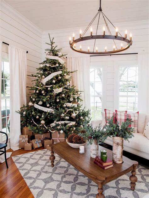 32 Best Christmas Living Room Decor Ideas And Designs For 2020