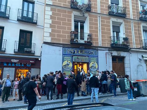 Así fue la inauguración del bar de Pablo Iglesias en Lavapiés cerveza