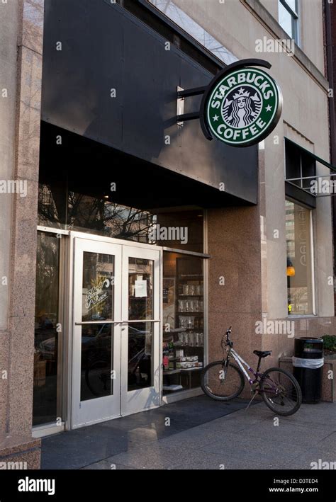 Starbucks Storefront Hi Res Stock Photography And Images Alamy