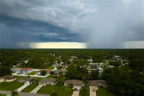 Paisagem De Nuvens Escuras E Sinistras Se Formando No C U Tempestuoso