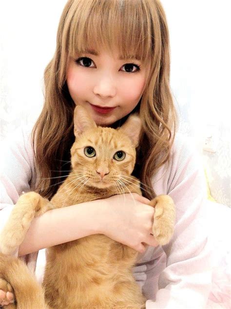 しょこたんの猫ちゃんはスカートの中が大好き！「わざとロングスカートはいてます」 9匹に尽きぬ愛｜まいどなニュース