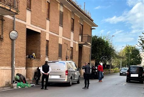 Ultim Ora La Foto Caserta E Morto Il Clochard Di Via Ferrarecce