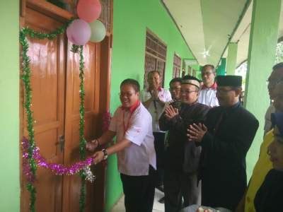 Detak Banten - PT Mayora Rehab Ruang Kelas SMP Darul Islam