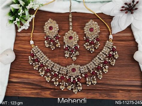 Designer Party Wear Beautiful Mehendi Polish Clustered Pearl Party Wear