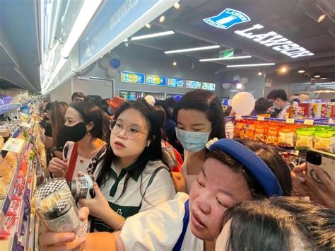 Convenience Store Chains Put Focus On China For Survival The Asahi