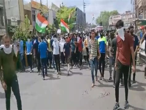 Indore Agnipath Protest Youth Took To The Streets In Indore Against Agnipath Expressed Their