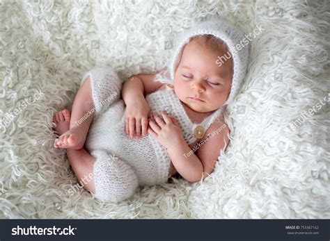 16808 Newborn Baby Love Pose Images Stock Photos And Vectors Shutterstock