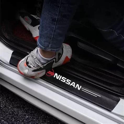 Pack Cubre Zócalos Logo Nissan Estilo Fibra De Carbono Cuotas sin interés