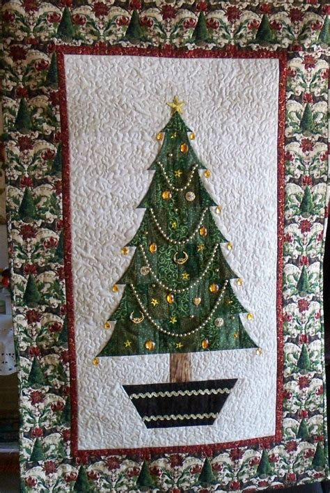 Free Christmas Tree Quilt Wall Hanging Pattern