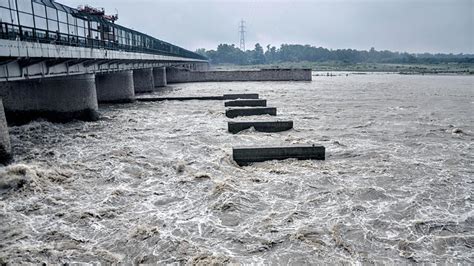 Water Level In Yamuna River Rises Nears Warning Mark Latest News