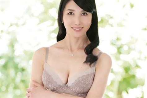 鶴川牧子 五十路すぎのスレンダー美ボディ人妻熟女！av初撮りで地味なランジェリー姿を晒す！ 無料av動画