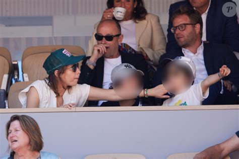 Photo Léa Salamé En Tribunes Avec Son Fils Gabriel Né En 2017 Ainsi