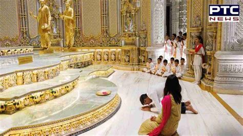 UK PM Rishi Sunak Wife Akshata Murty Offer Prayers At Akshardham