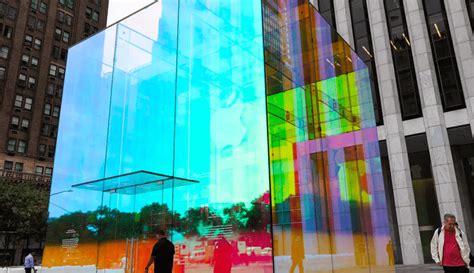 Apples Iconic Fifth Ave Store Gets An Update From Foster Partners