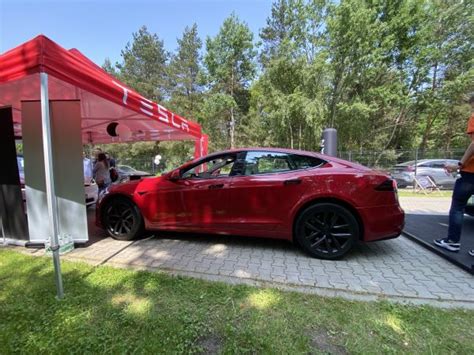 Tesla Model S elektryczny opinie dane techniczne cena zdjęcia i