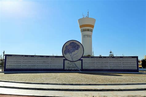 Monumento Ao De Abril Gr Ndola All About Portugal