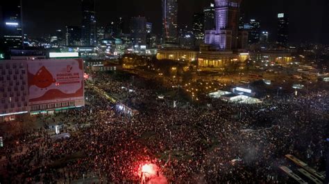 Митинг против запрета абортов в Польше закончился столкновениями