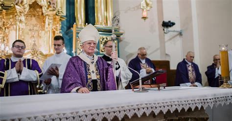 Arcybiskup Marek Jędraszewski Zachęcam do pielgrzymowania do