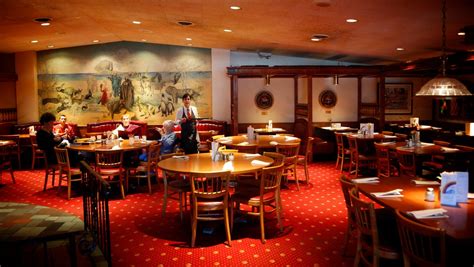 10 Photos A Look Inside Iconic Des Moines Restaurant Noahs Ark