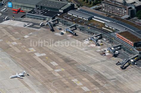 Bremen Von Oben Abfertigungs Geb Ude Und Terminals Auf Dem Gel Nde