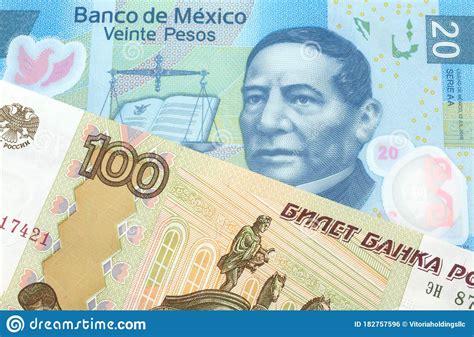 Un Billete De 100 Rublos Rusos Con Un Billete De Veinte Pesos Mexicanos