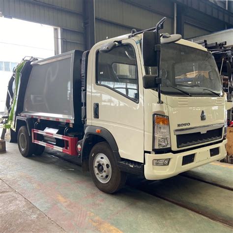 Howo Cubic Meters Small Garbage Compression Truck Refuse Compactor