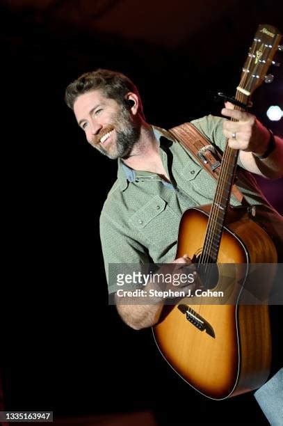 503 Josh Turner In Concert Stock Photos High Res Pictures And Images