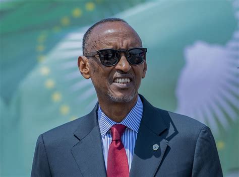 Perezida Kagame yashimiye abamwifurije isabukuru nziza #Rwanda #RwOT ...