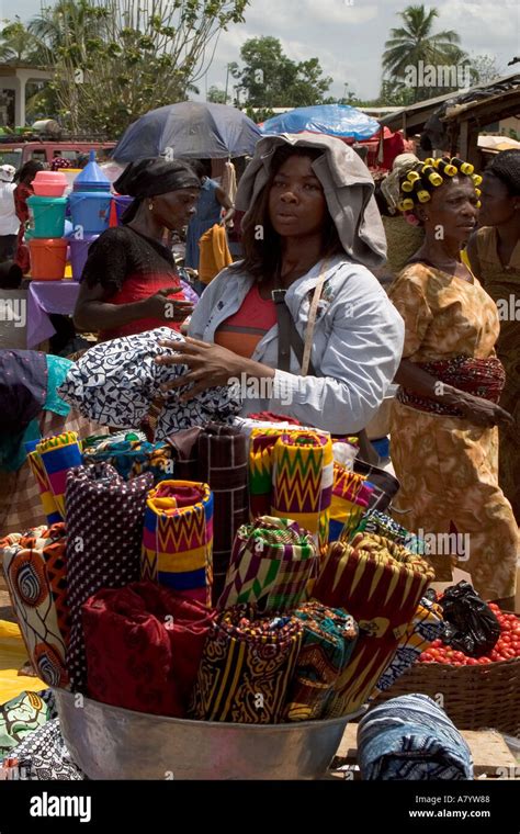 Kente Cloth Hi Res Stock Photography And Images Alamy