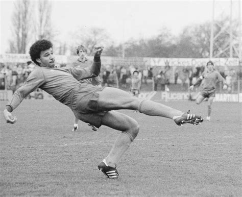 Pin By Heidy Van Kesteren On Voetbal Ruud Gullit Ruud Haarlem