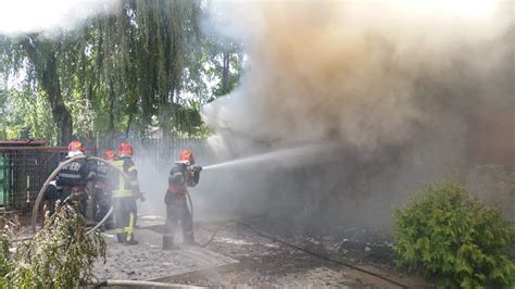 FOTO Locuință cu șase încăperi din Alexeni distrusă de un incendiu