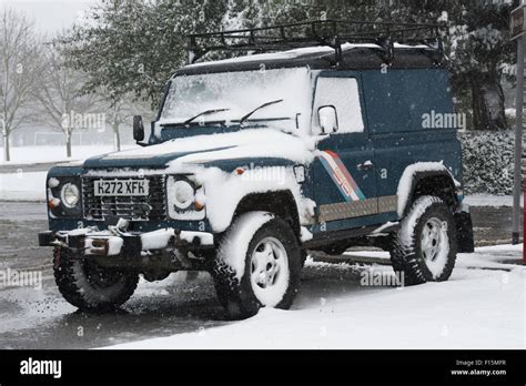 White Land Rover Defender Immagini E Fotografie Stock Ad Alta