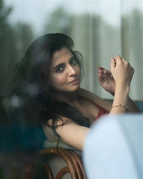 Tamil Serial Actress Preethi Asrani Hot Photos In Sleeveless Outfit Glamsundari In