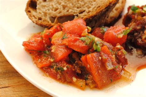 Salatit Mischwia Tomato And Sweet Pepper Salad Foodwise