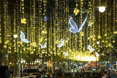 Barcelona Estrena Luces De Navidad