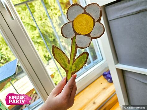 Blume zum Muttertag basteln schnelle Bastelidee für Kinder