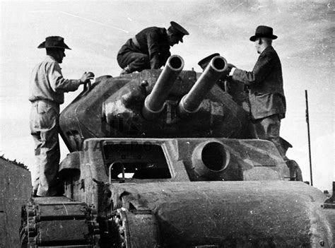 Australian cruiser AC I Sentinel tank with experimental turret which ...