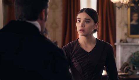 Dickinson 2019 Tv Show Trailers Hailee Steinfeld Is 19th Century Poet Emily Dickinson Apple