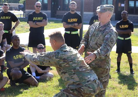 DVIDS - Images - U.S. Army Soldiers conduct flexibility exercizes with H2F [Image 1 of 18]