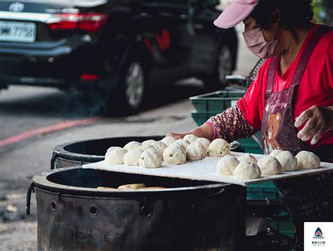 【台中美食】樂業路及建成路口水煎包，一出爐就秒殺的水煎包，台中東區美食推薦 菜單 鯊魚大口咬