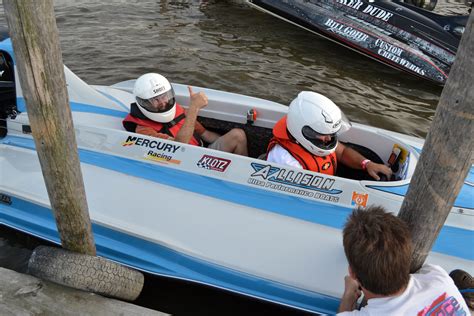 A Rowdy Good Time: Drag Boat Racing at Blarney Island | Chicago Tonight ...