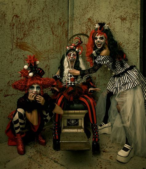 My 38 Photos Of Creepy Clowns That I Took In A Haunted House Bored Panda