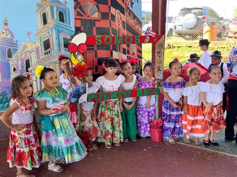 Los Padres De Crianza Ir A Caminar Ejemplo Puerto Rico Tradiciones