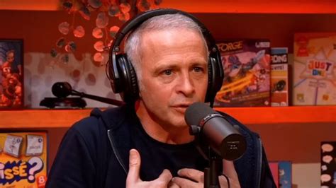 Toutes les questions il les esquive Samuel Étienne revient sur son