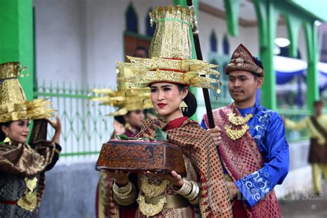 Tari Kebagh Merupakan Warisan Budaya Indonesia Asal Sumatera Sel Foto