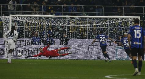 Marchegiani Meret Sul Gol Calhanoglu Colpisce Un Pallone Che Prende