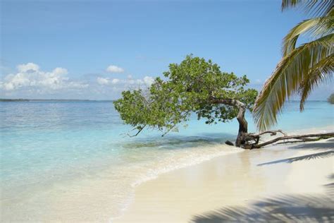 24 Secluded Beach Paradises Around the World | Cheapism.com