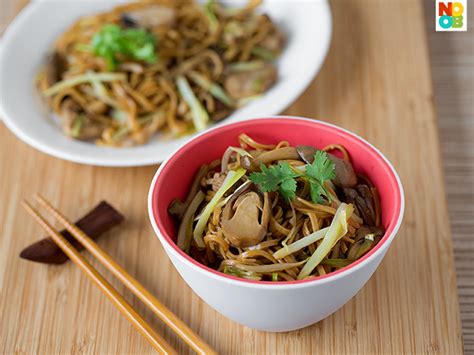 Braised Ee-Fu Noodles Recipe - Noob Cook Recipes